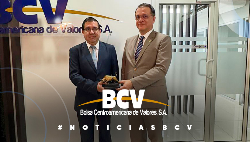 La Bolsa Centroamericana de Valores (BCV) realizó un reconocimiento al Embajador de la República de Costa Rica en Honduras, Charles Salvador Hernández Viale en agradecimiento por su valioso apoyo al fortalecimiento y promoción del Mercado de Valores hondureño, así como por su interés en impulsar espacios de cooperación e intercambio entre los mercados de capitales de la región.