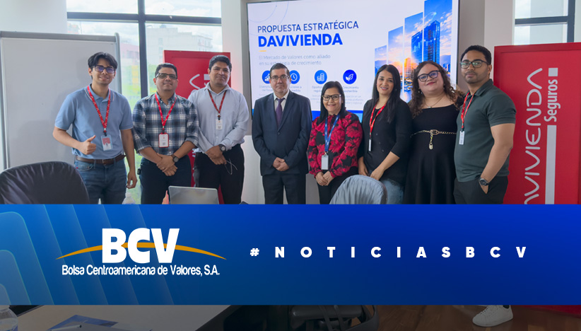La Bolsa Centroamericana de Valores (BCV), representada por su gerente general, Lic. Edgar Gutiérrez, y Gil Martínez, visitó las oficinas principales de Davivienda en Tegucigalpa para desarrollar una jornada de capacitación sobre el funcionamiento del mercado de valores hondureño, su evolución y las oportunidades que ofrece para las instituciones financieras.
